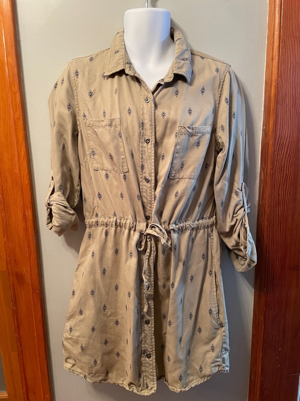 MAX JEANS Khaki Casual Indie Convertible Sleeve Shirt Dress w Navy Aztec Pattern